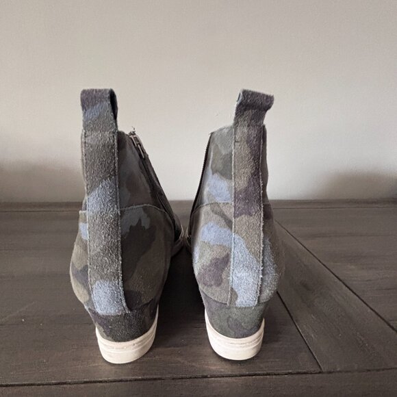 Linea Paolo Camo Wedge Sneakers - Picture 4 of 7